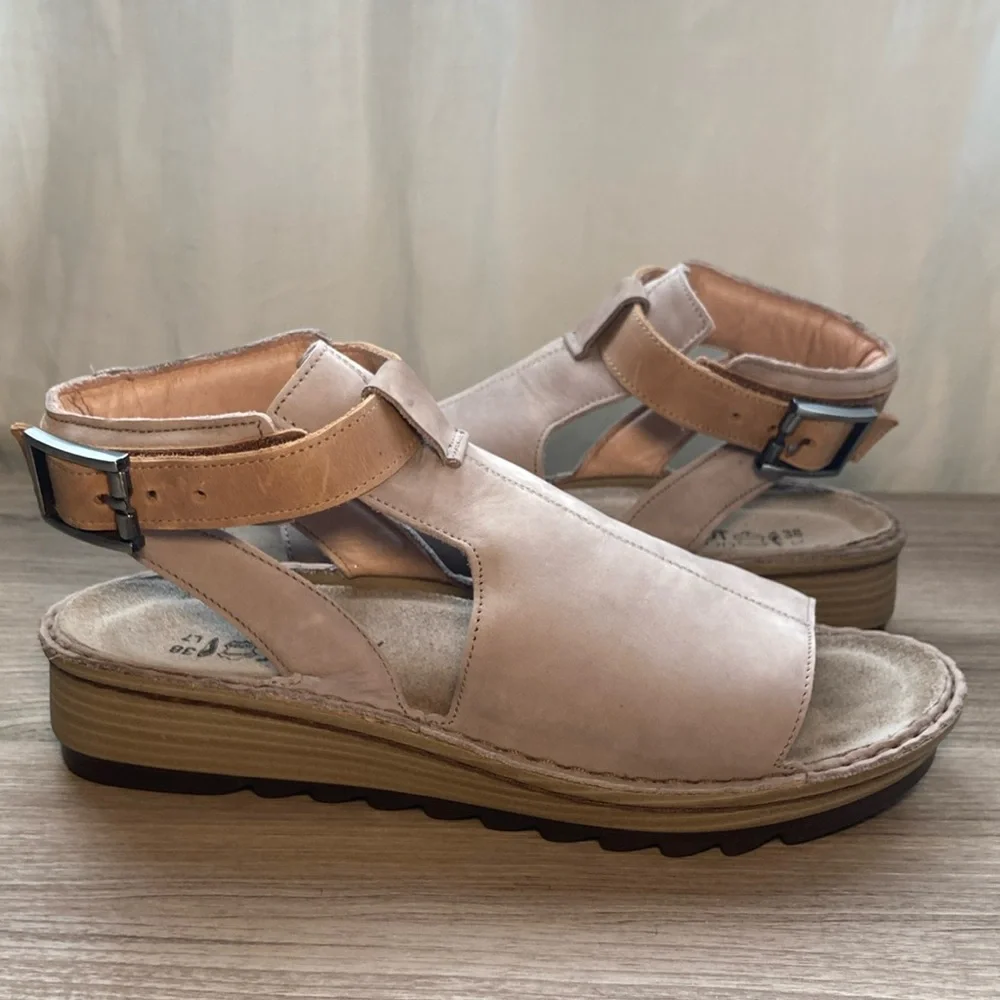 Naot verbena cutout leather sandal tan caramel 38/7,5